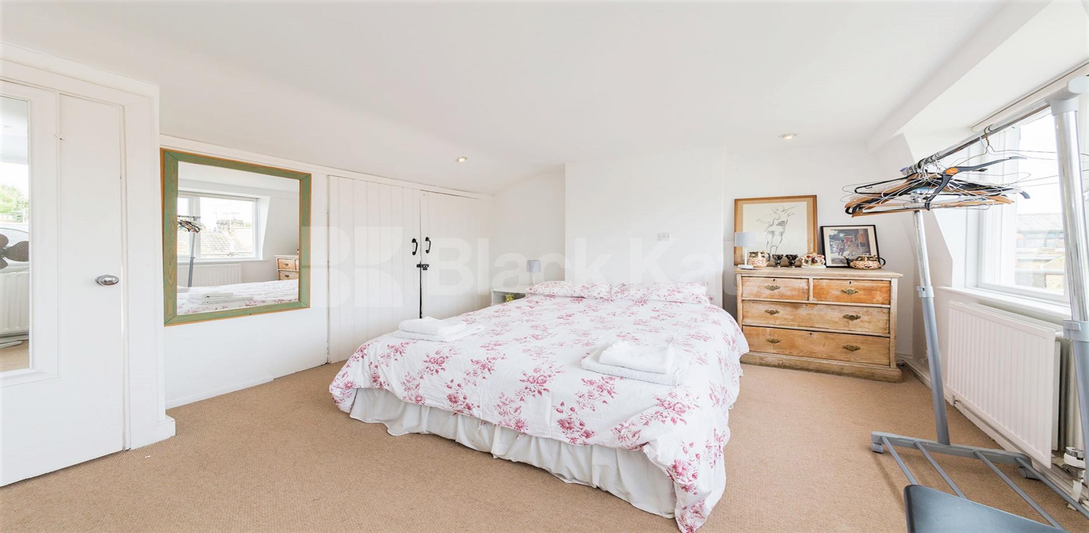 Modern Apartment Minford Gardens, West Kensington